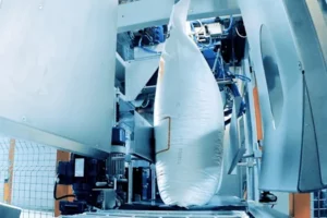 Open mouth bagging machine for woven raffia bag