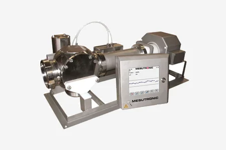 Metal separator for liquid conveying lines